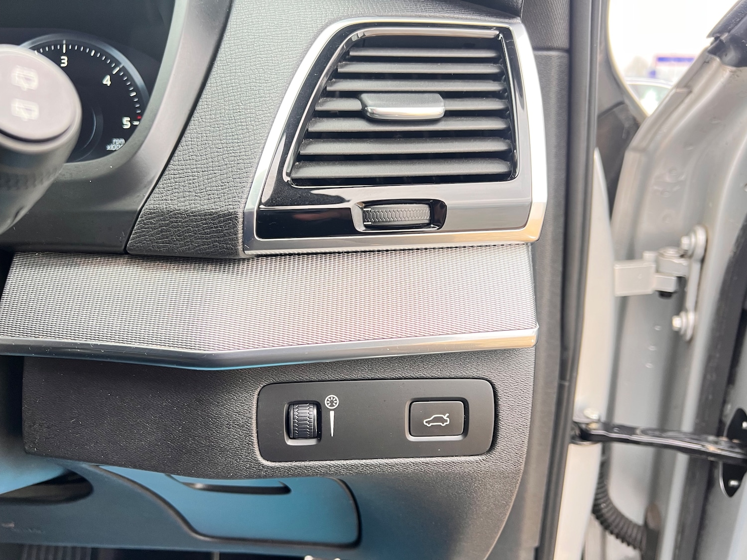 Used Volvo XC90 2017 for sale - 76972973: Photo 24