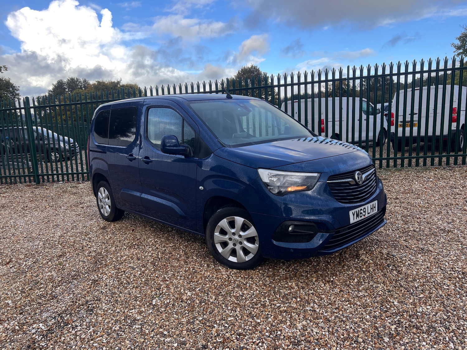 Used Vauxhall Combo Life 2019 for sale - 76404869: Photo 1