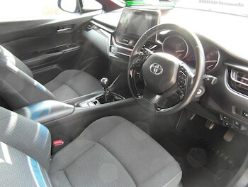 Used Toyota C-HR 2017 for sale - 75363989: Photo