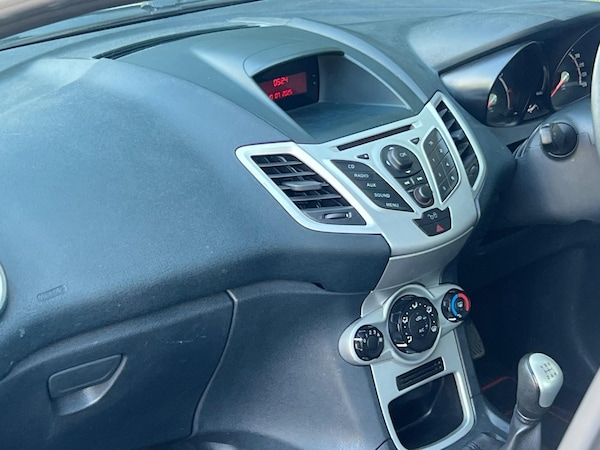 Used Ford Fiesta 2011 for sale - 75225213: Photo 24