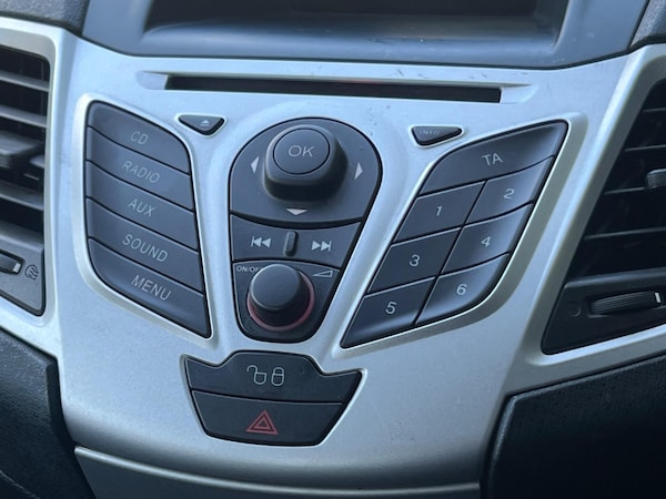 Used Ford Fiesta 2011 for sale - 75225213: Photo 42