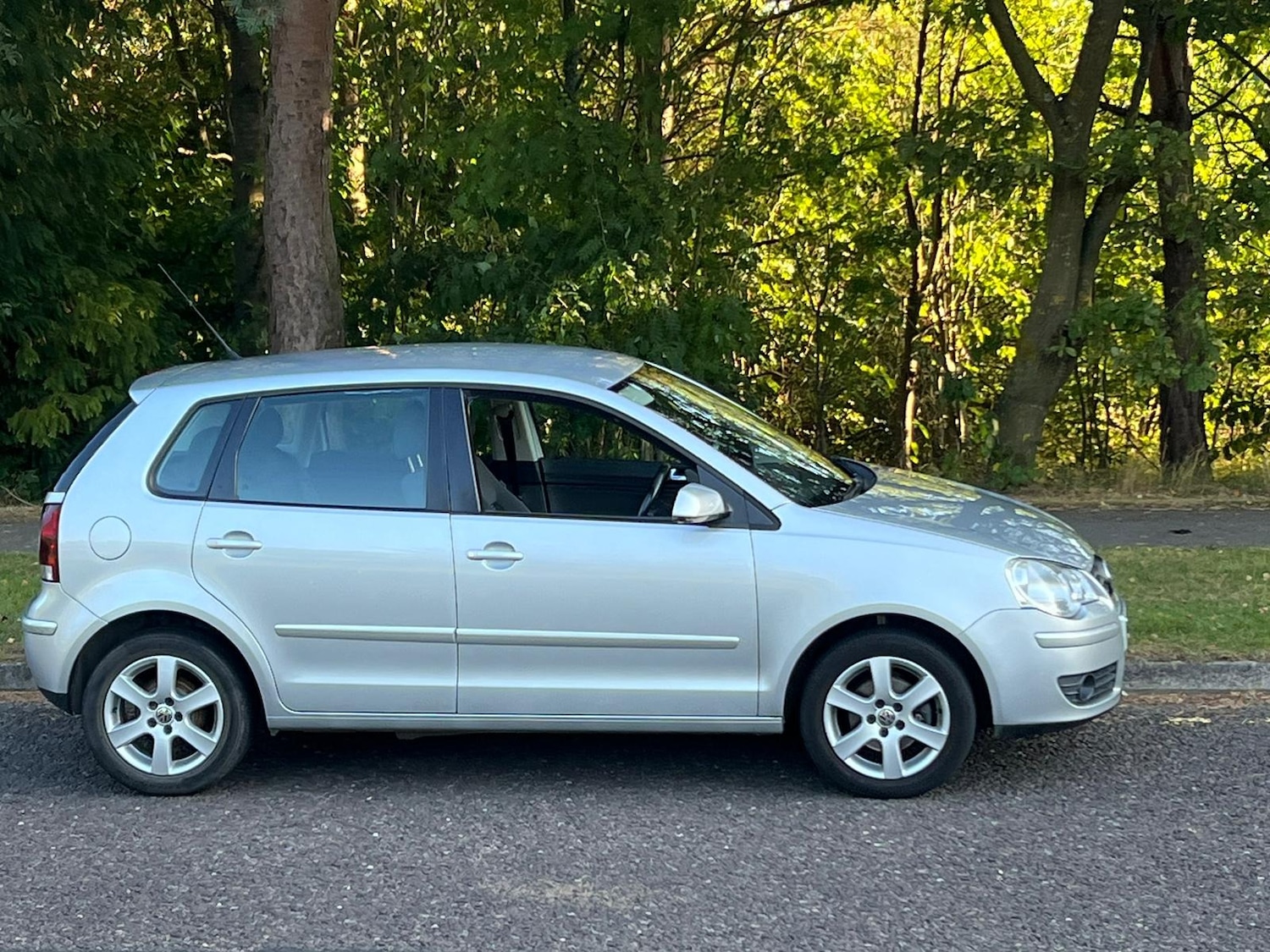 Used Volkswagen Polo 2009 for sale - 76244711: Photo 2