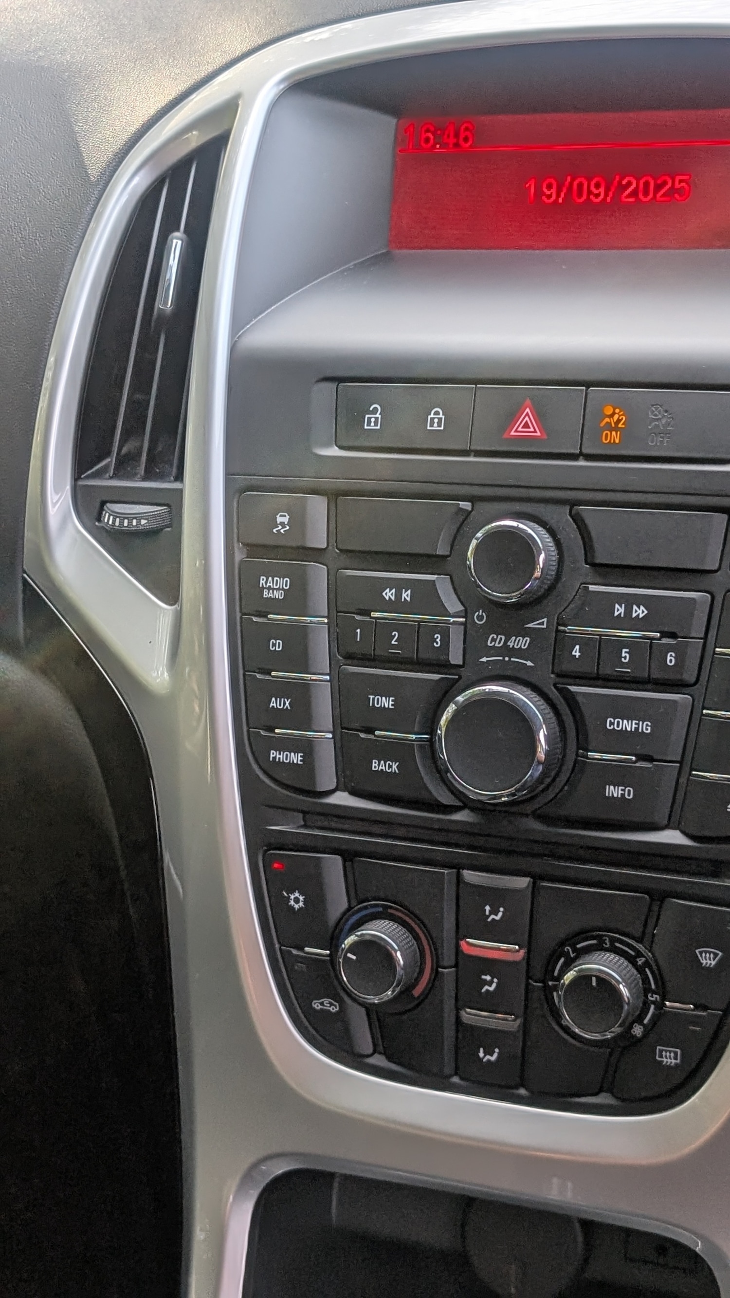 Used Vauxhall Astra 2012 for sale - 76244403: Photo 17