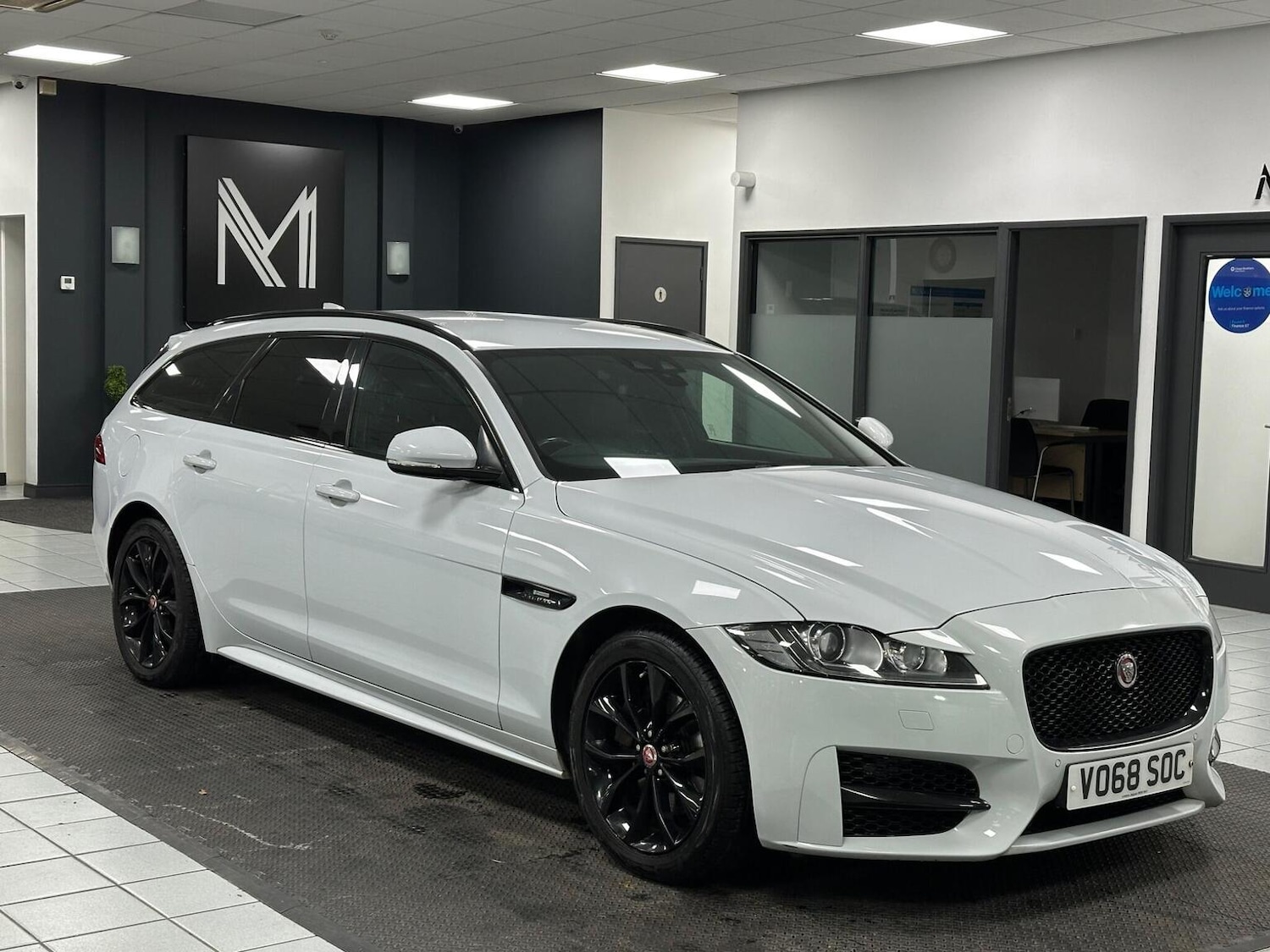 Used Jaguar XF 2018 for sale - 76655983: Photo 1