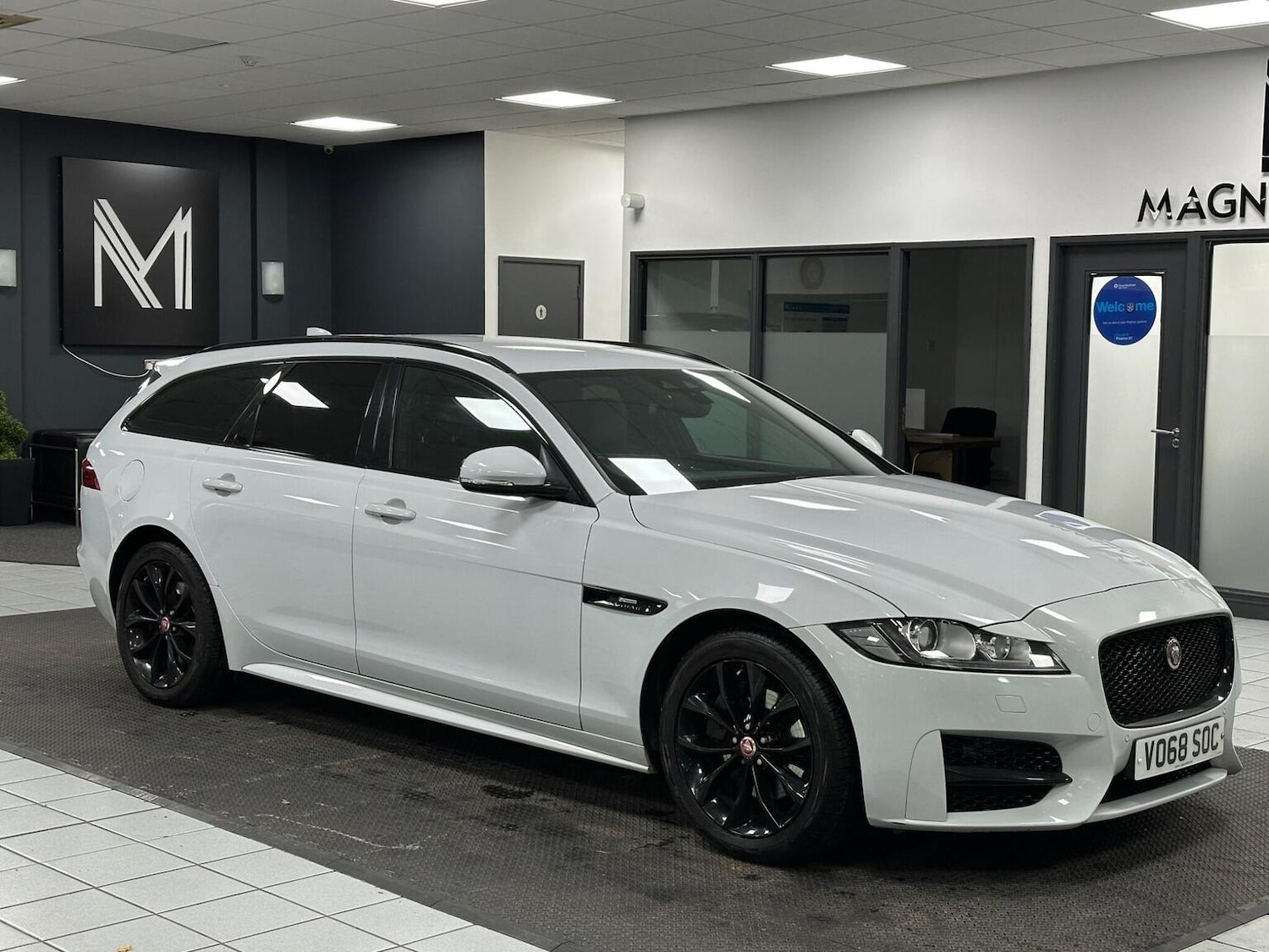 Used Jaguar XF 2018 for sale - 76655983: Photo 2