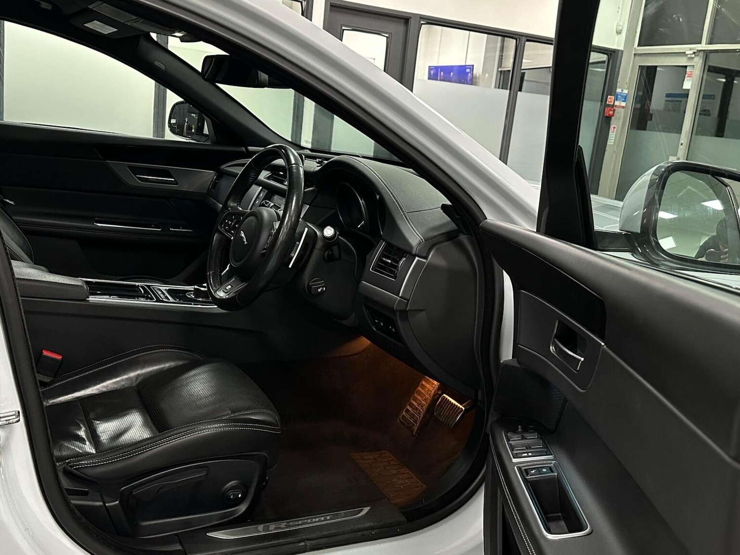 Used Jaguar XF 2018 for sale - 76655983: Photo 21