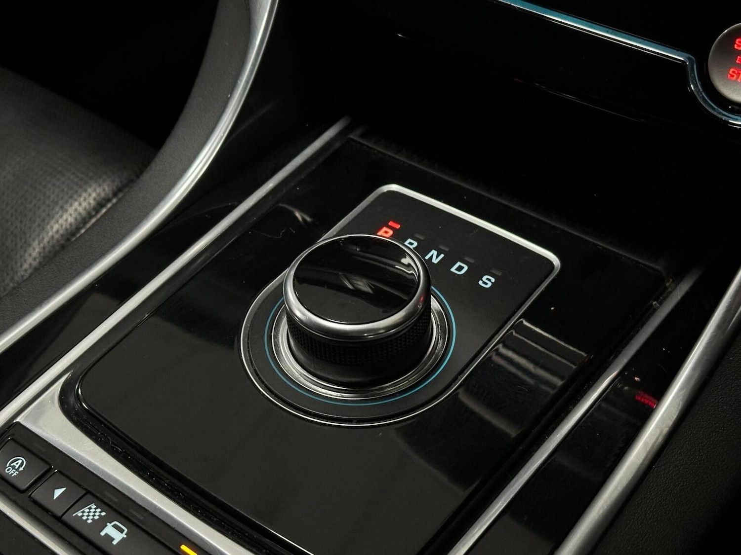 Used Jaguar XF 2018 for sale - 76655983: Photo 24