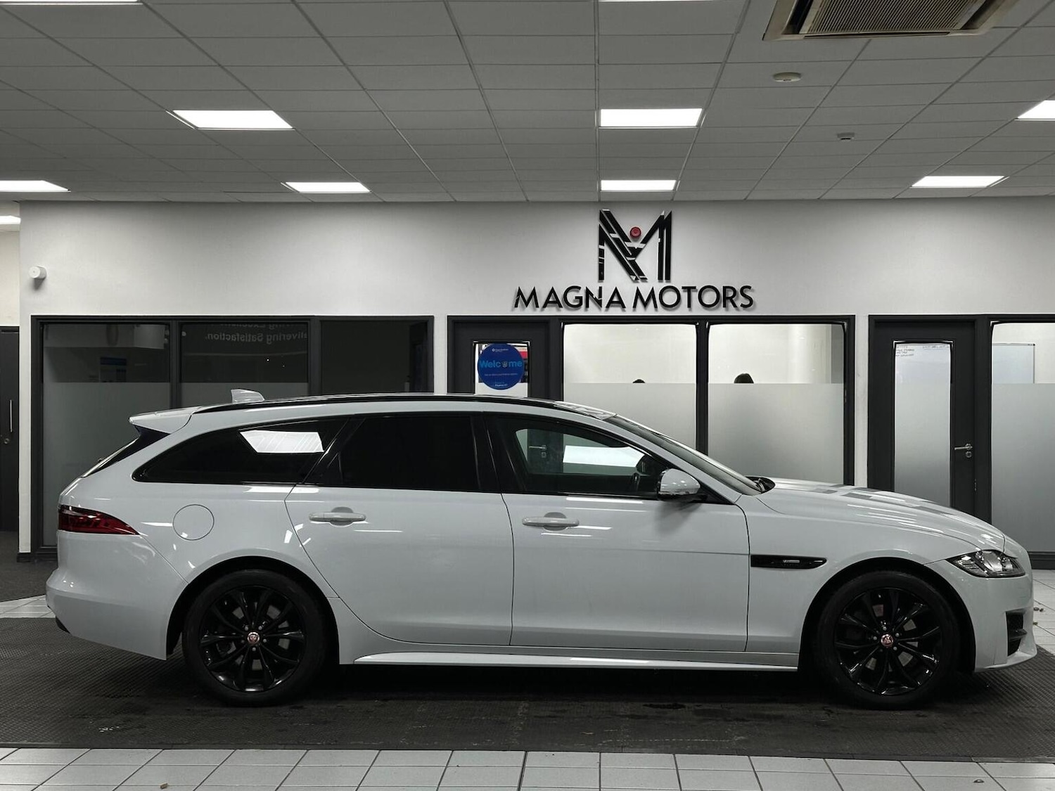 Used Jaguar XF 2018 for sale - 76655983: Photo 3