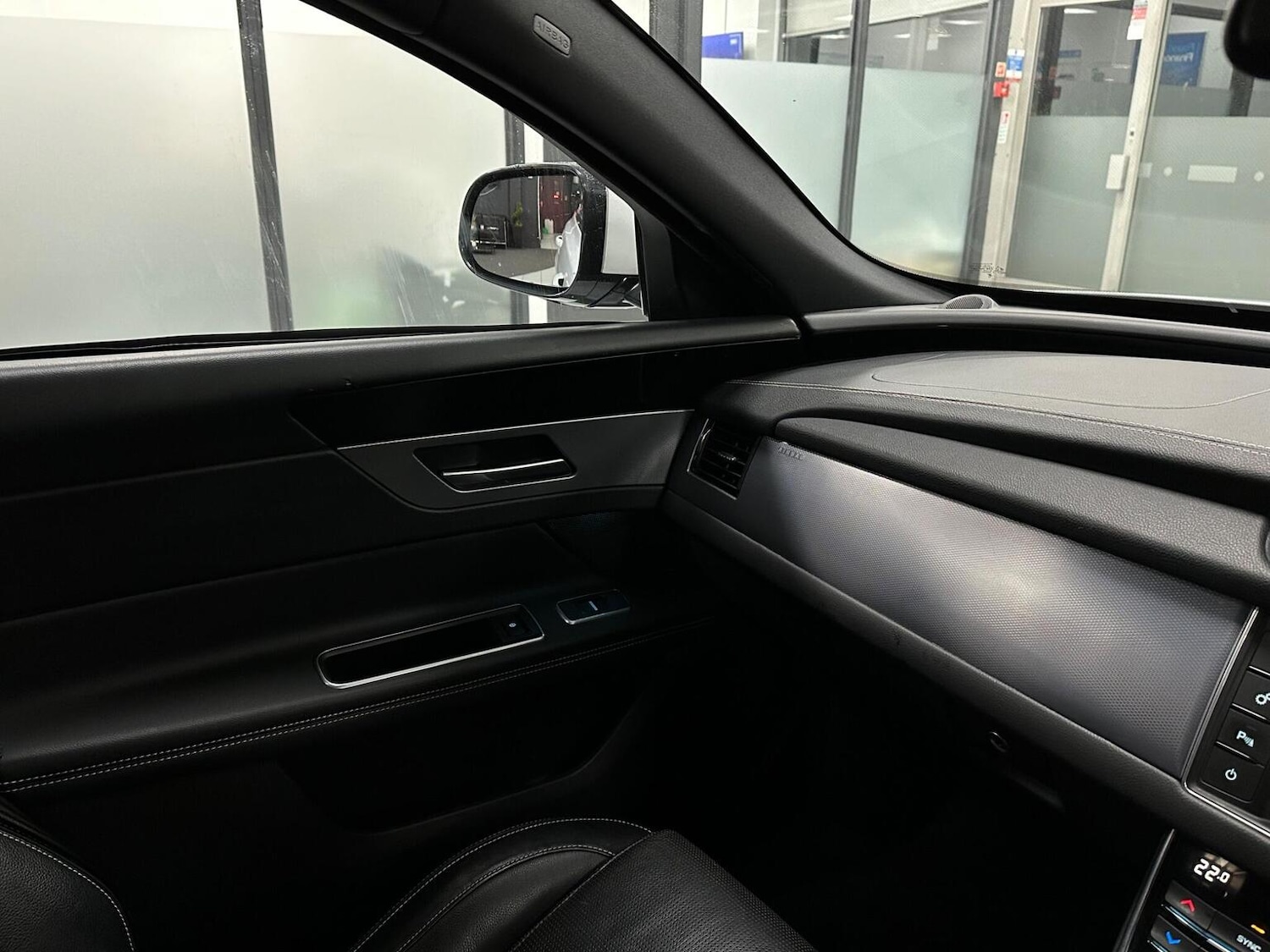 Used Jaguar XF 2018 for sale - 76655983: Photo 31