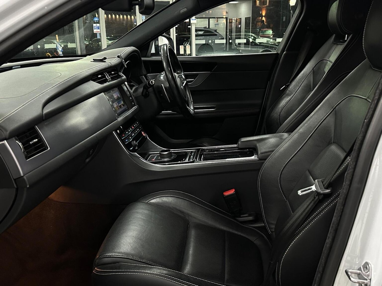 Used Jaguar XF 2018 for sale - 76655983: Photo 39