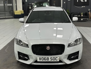 Used Jaguar XF 2018 for sale - 76655983: Photo