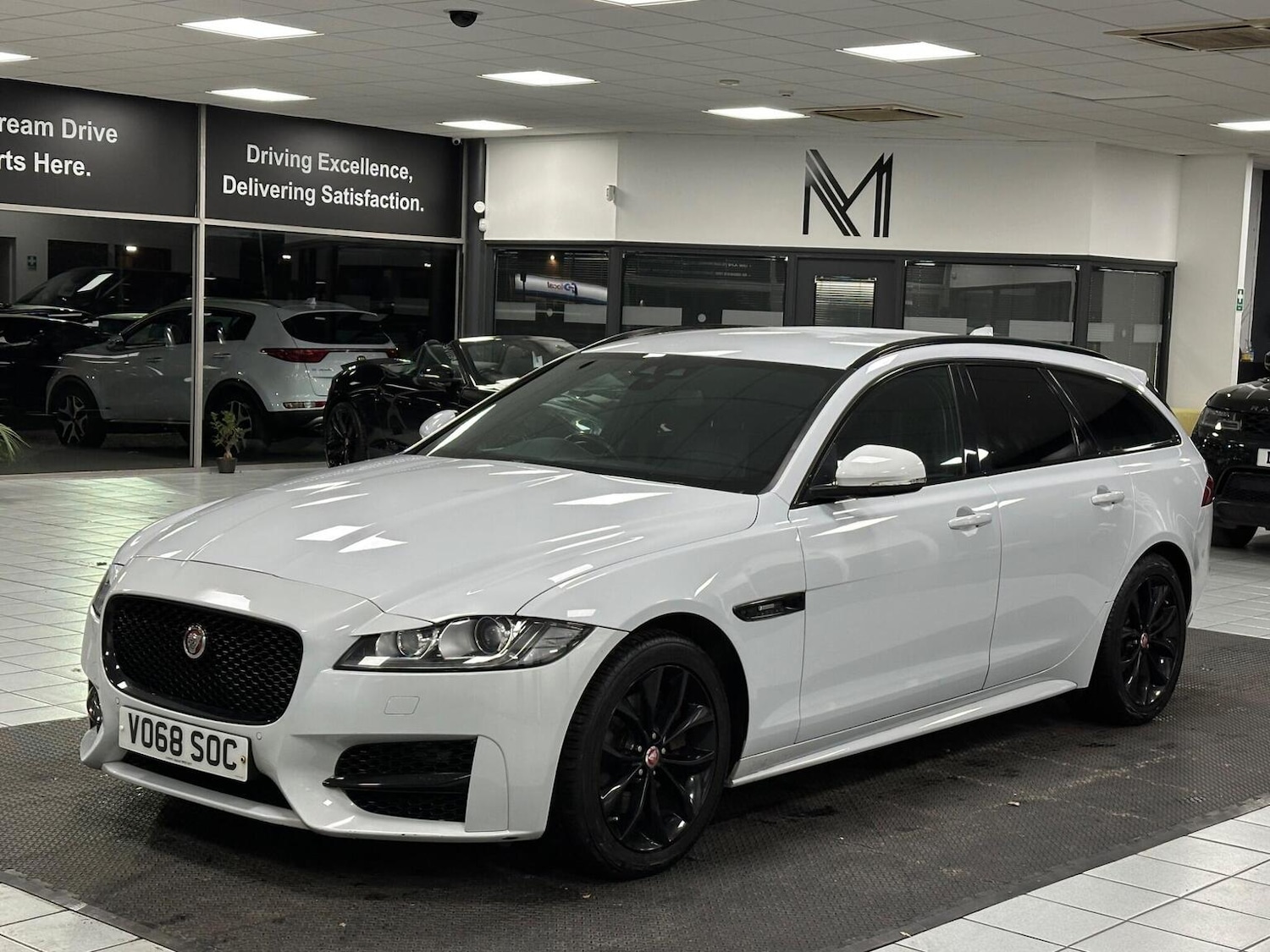 Used Jaguar XF 2018 for sale - 76655983: Photo 5