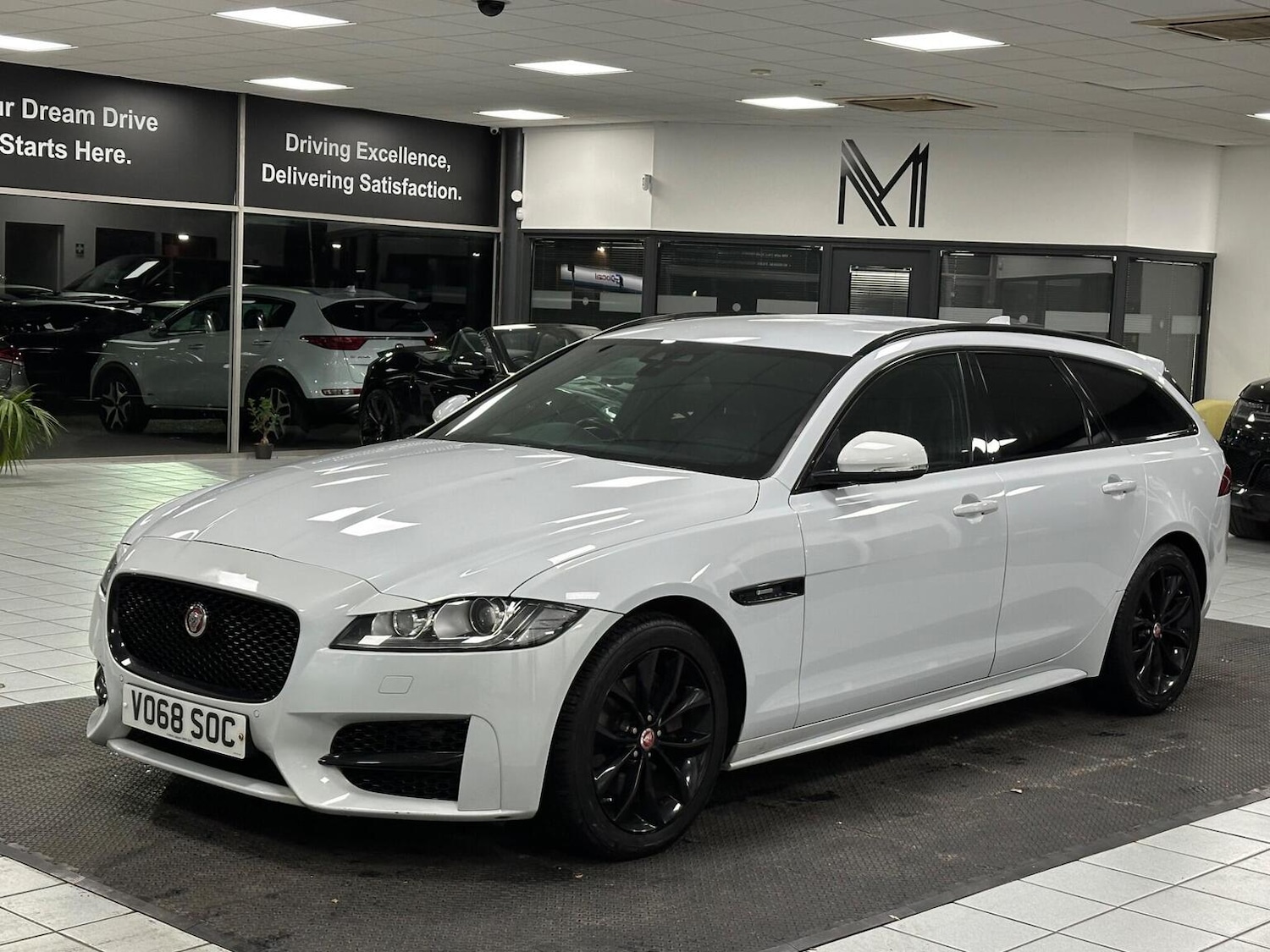 Used Jaguar XF 2018 for sale - 76655983: Photo 6