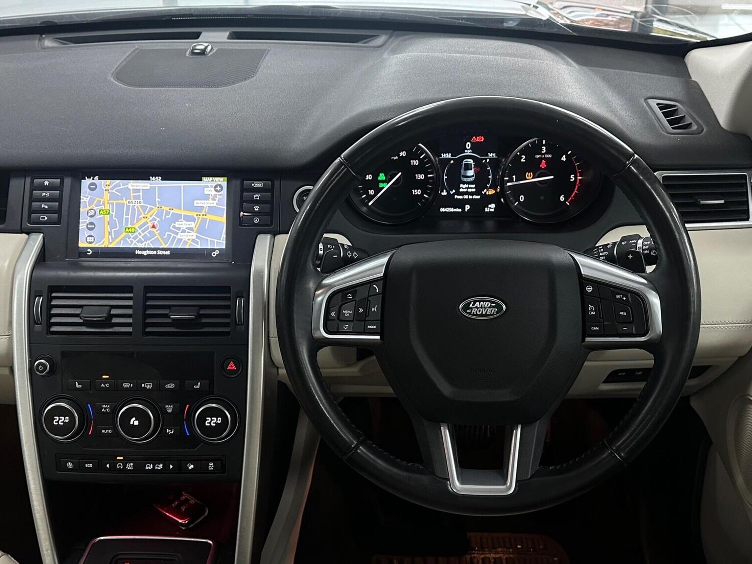 Used Land Rover Discovery Sport 2018 for sale - 76656231: Photo 18