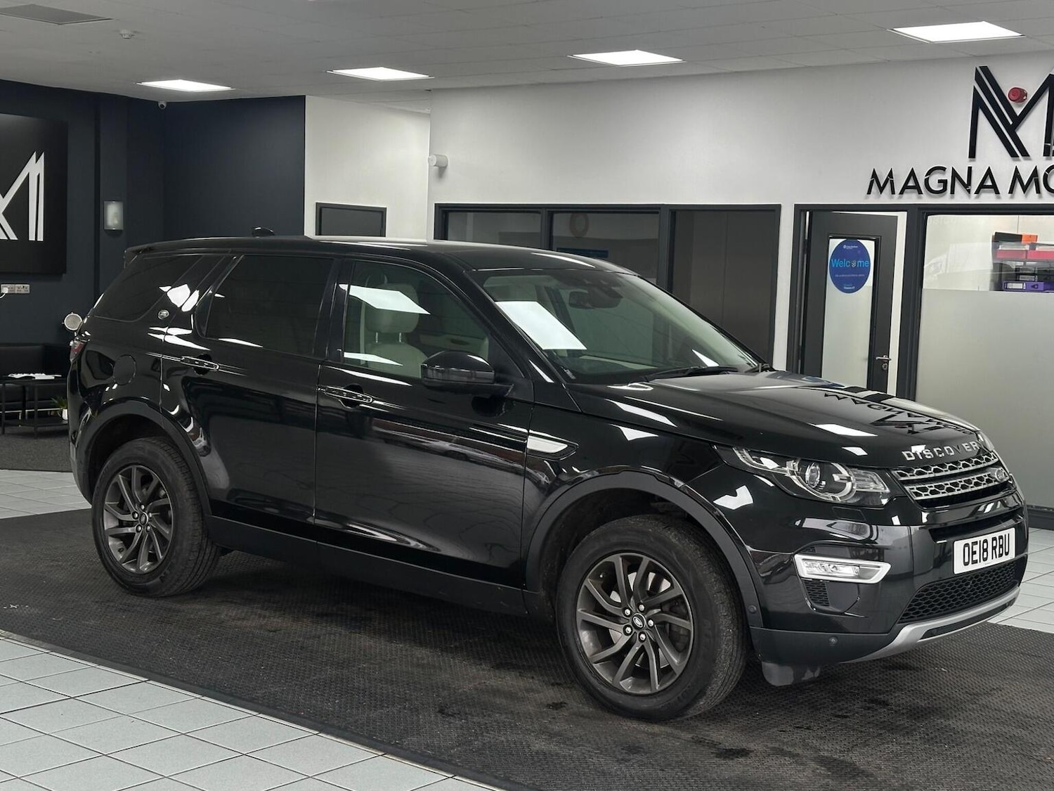 Used Land Rover Discovery Sport 2018 for sale - 76656231: Photo 2