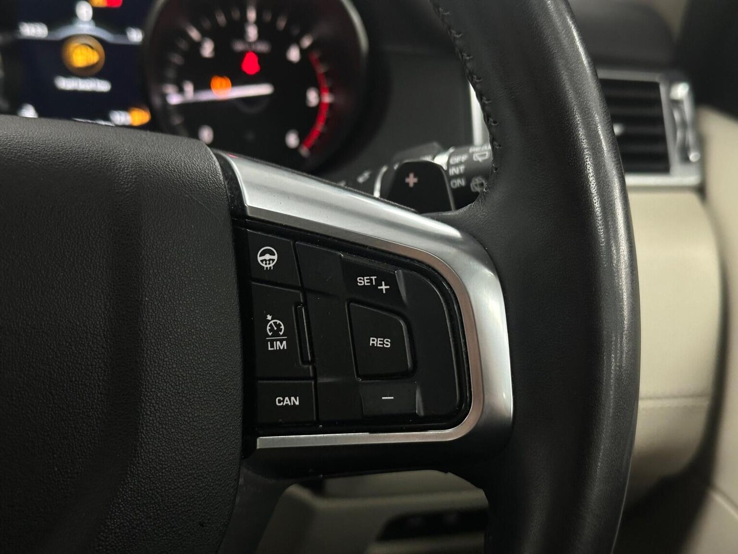 Used Land Rover Discovery Sport 2018 for sale - 76656231: Photo 26