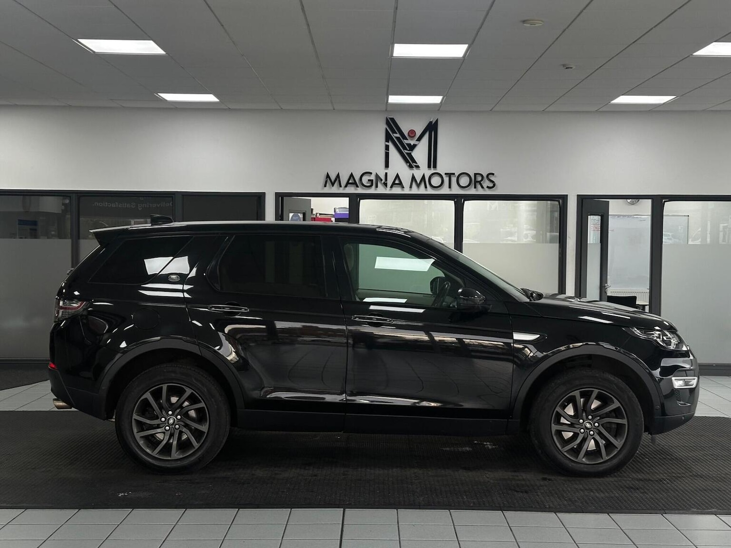 Used Land Rover Discovery Sport 2018 for sale - 76656231: Photo 3