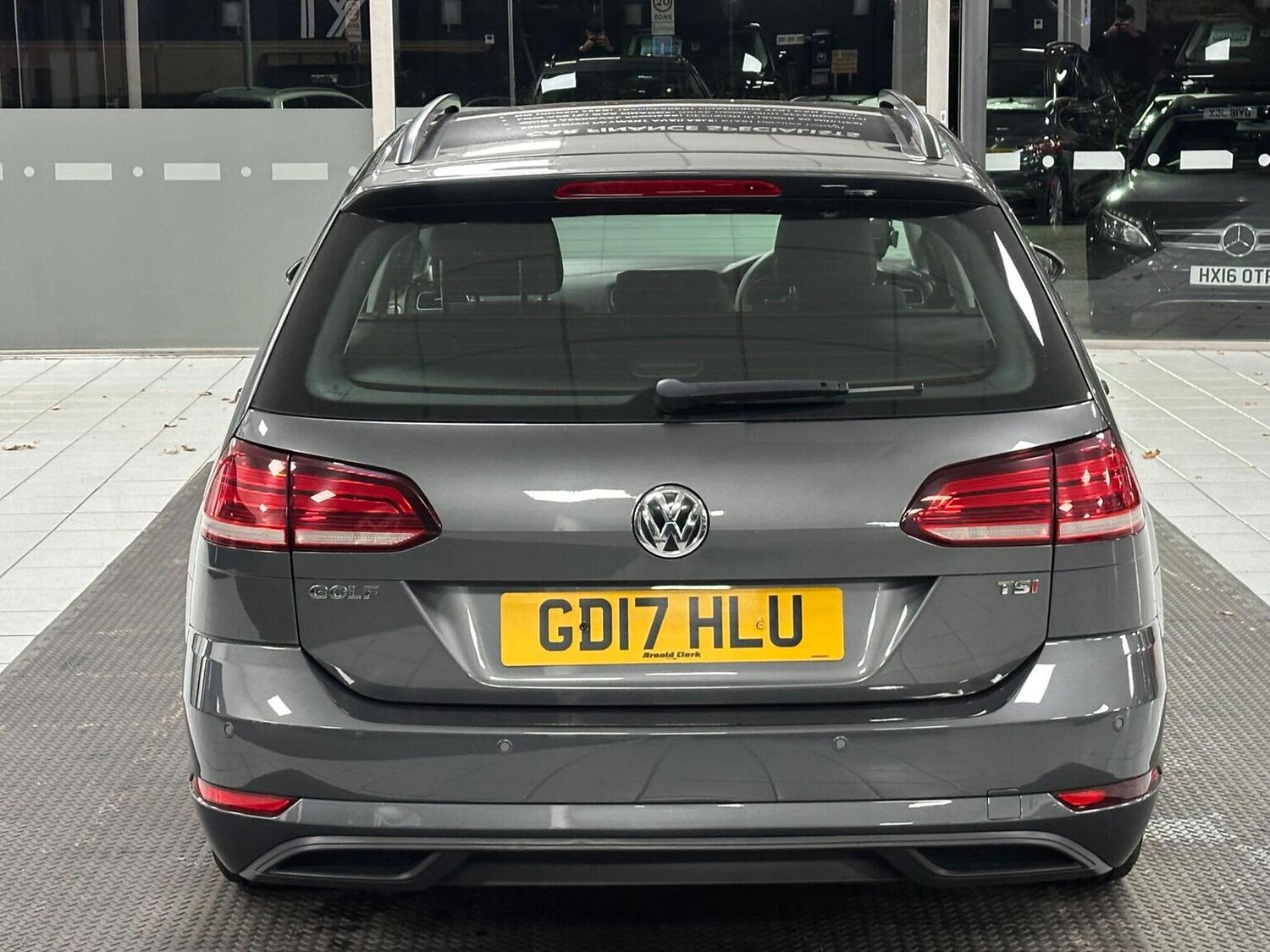 Used Volkswagen Golf 2017 for sale - 76656128: Photo 11