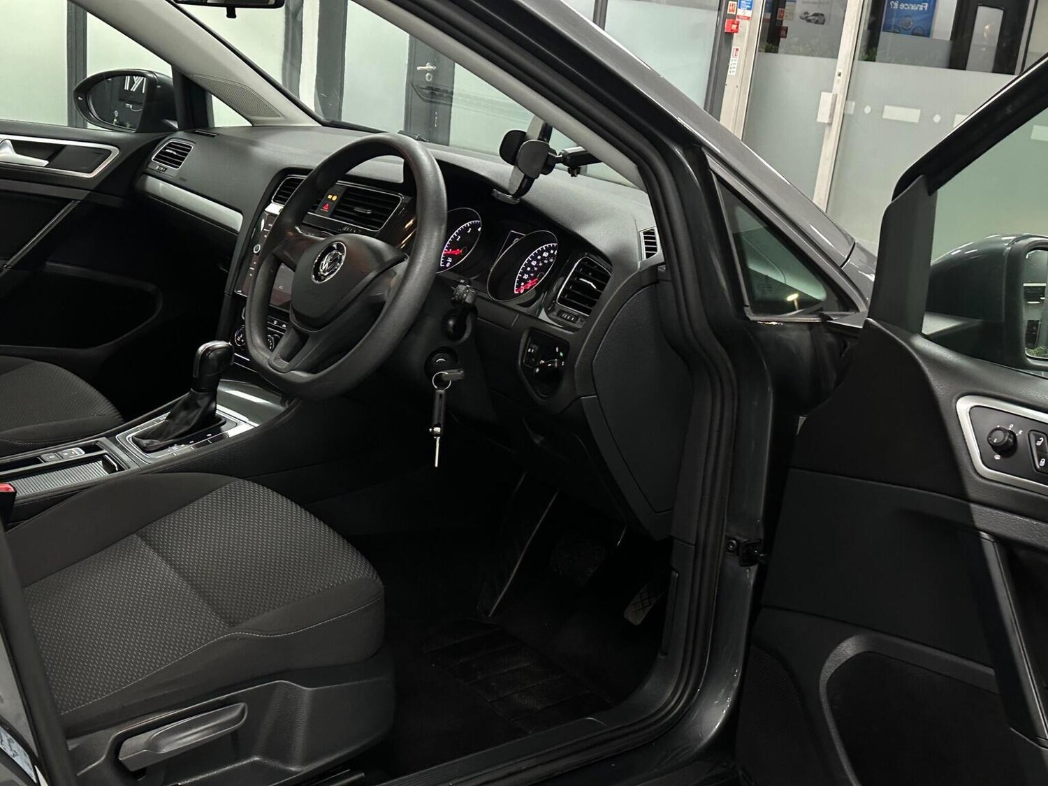 Used Volkswagen Golf 2017 for sale - 76656128: Photo 19