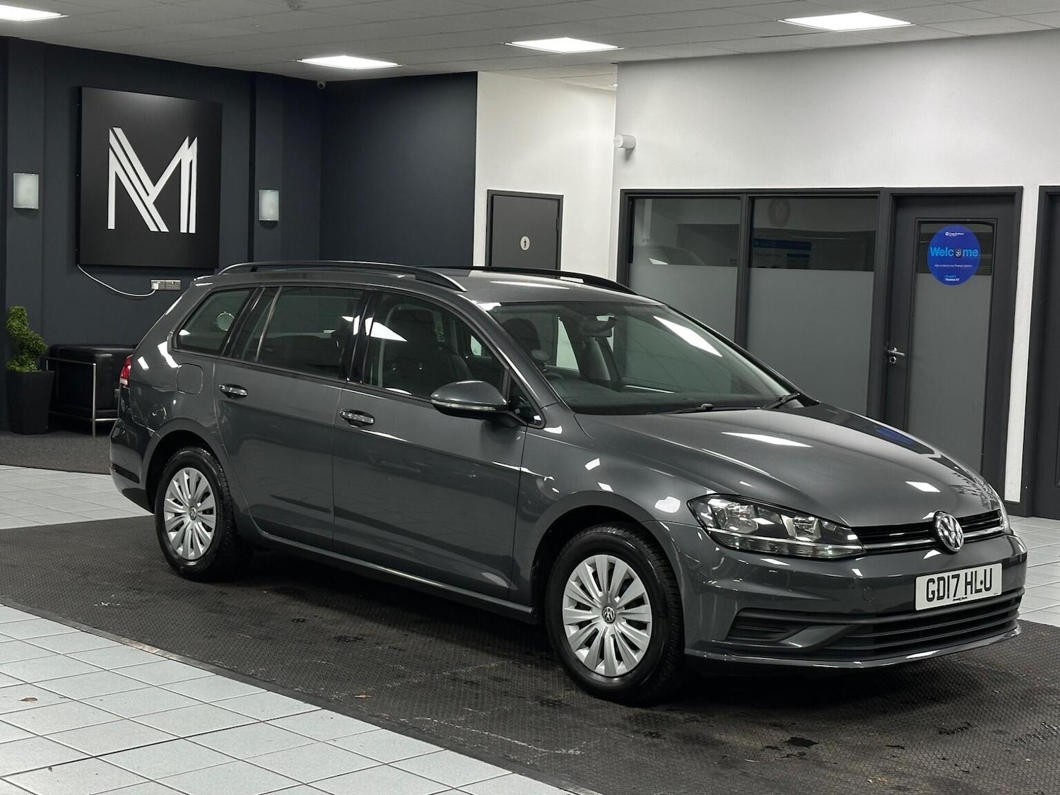 Used Volkswagen Golf 2017 for sale - 76656128: Photo 2