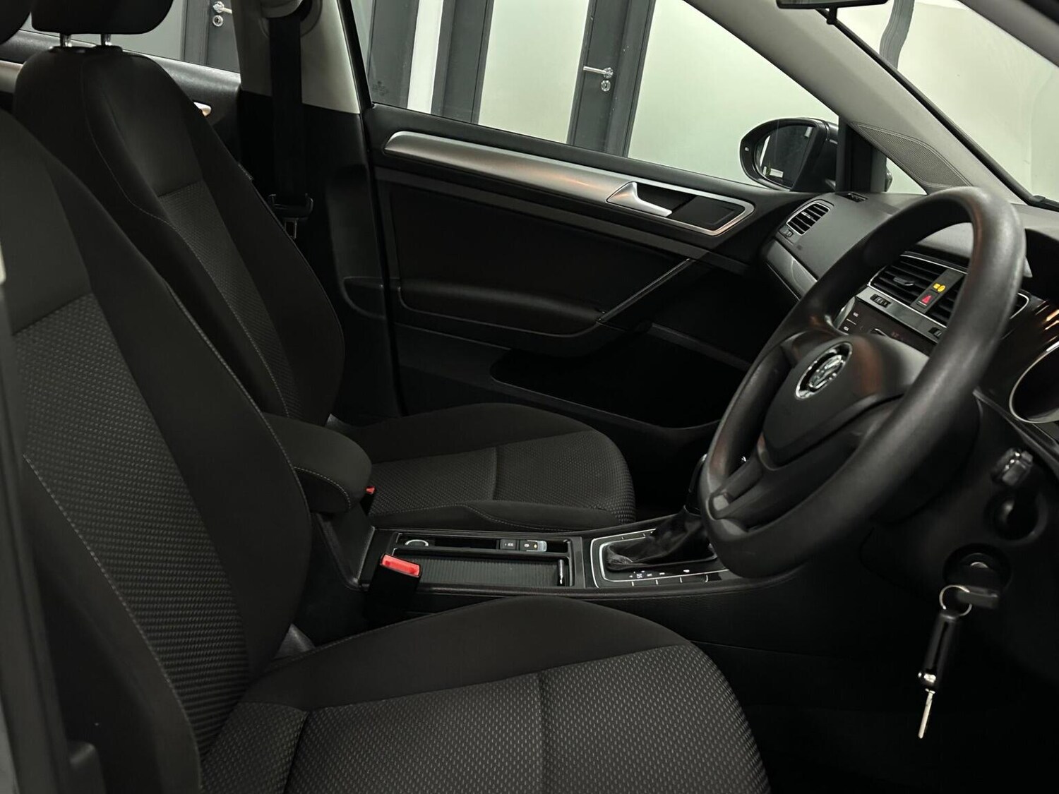 Used Volkswagen Golf 2017 for sale - 76656128: Photo 20