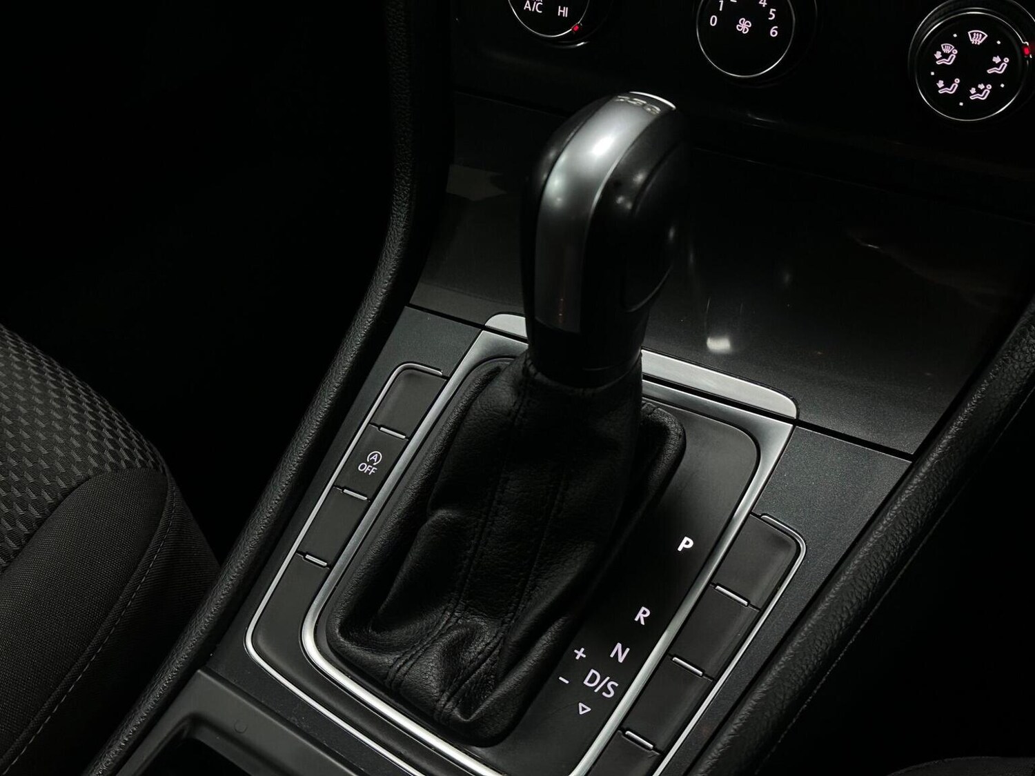 Used Volkswagen Golf 2017 for sale - 76656128: Photo 22