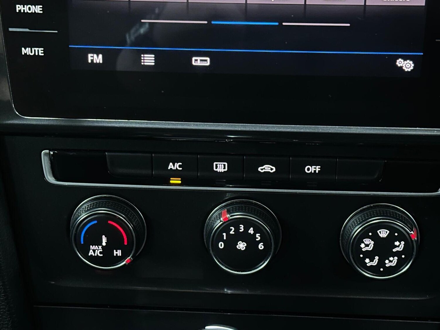 Used Volkswagen Golf 2017 for sale - 76656128: Photo 25