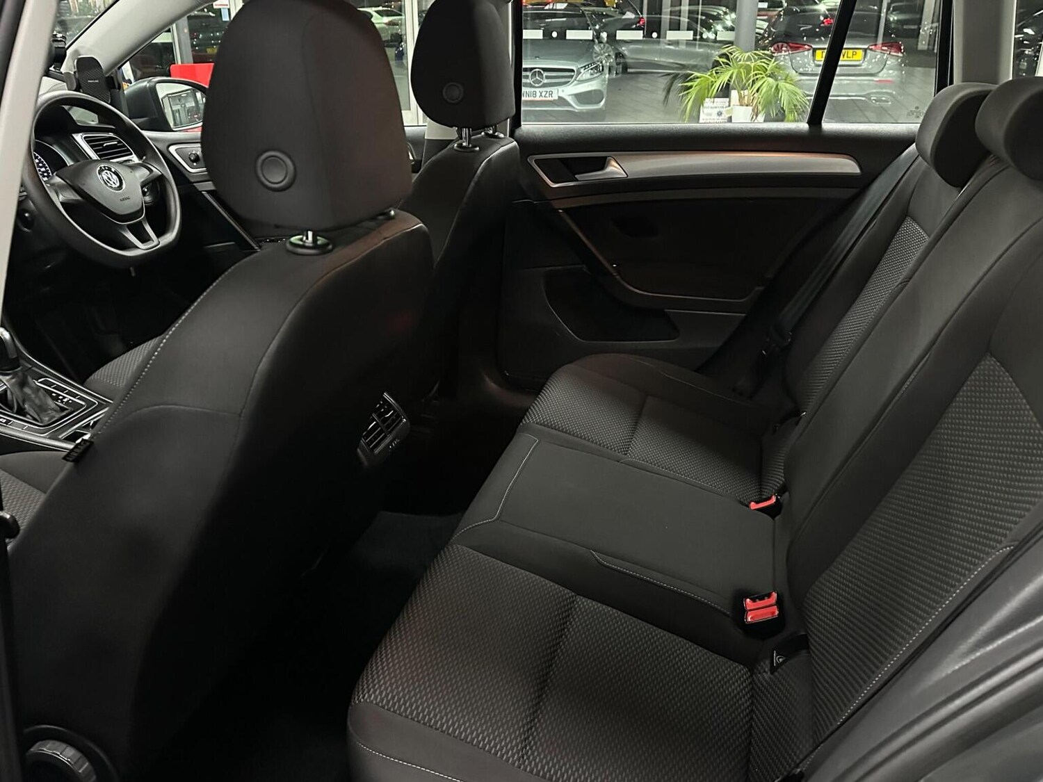 Used Volkswagen Golf 2017 for sale - 76656128: Photo 31