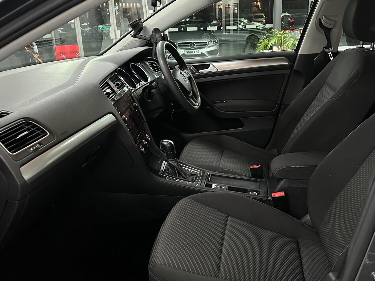 Used Volkswagen Golf 2017 for sale - 76656128: Photo 34