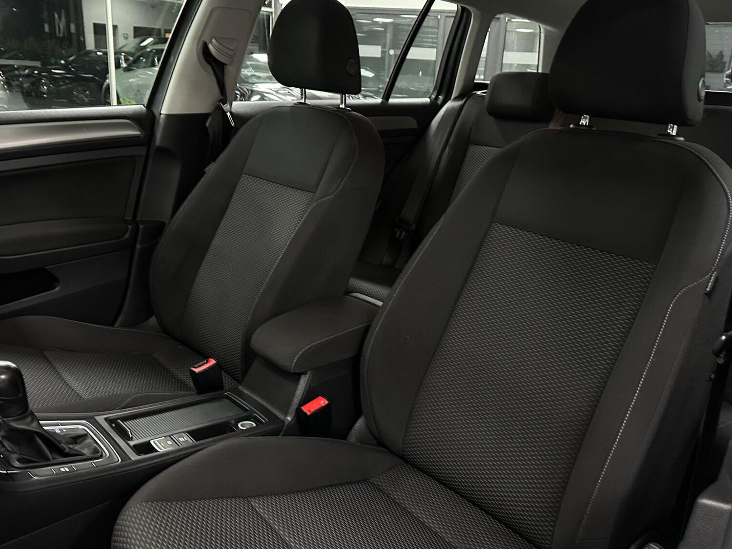 Used Volkswagen Golf 2017 for sale - 76656128: Photo 35