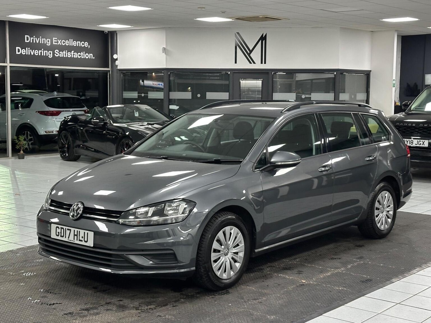 Used Volkswagen Golf 2017 for sale - 76656128: Photo 5