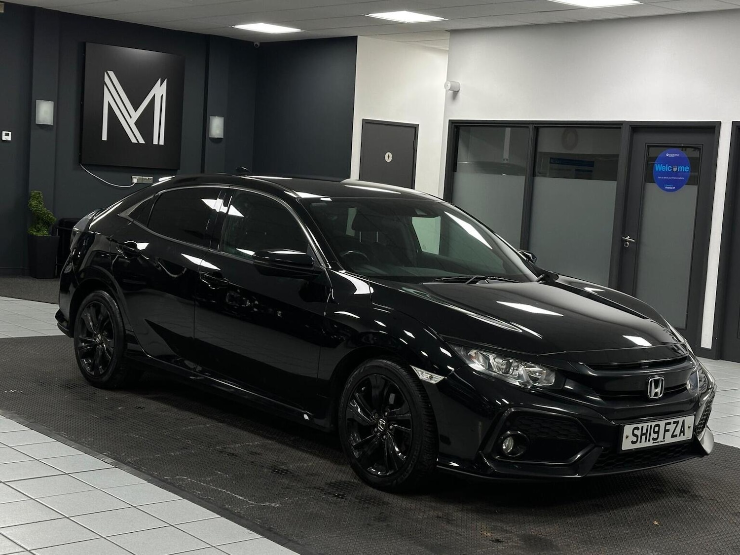 Used Honda Civic 2019 for sale - 76656059: Photo 2