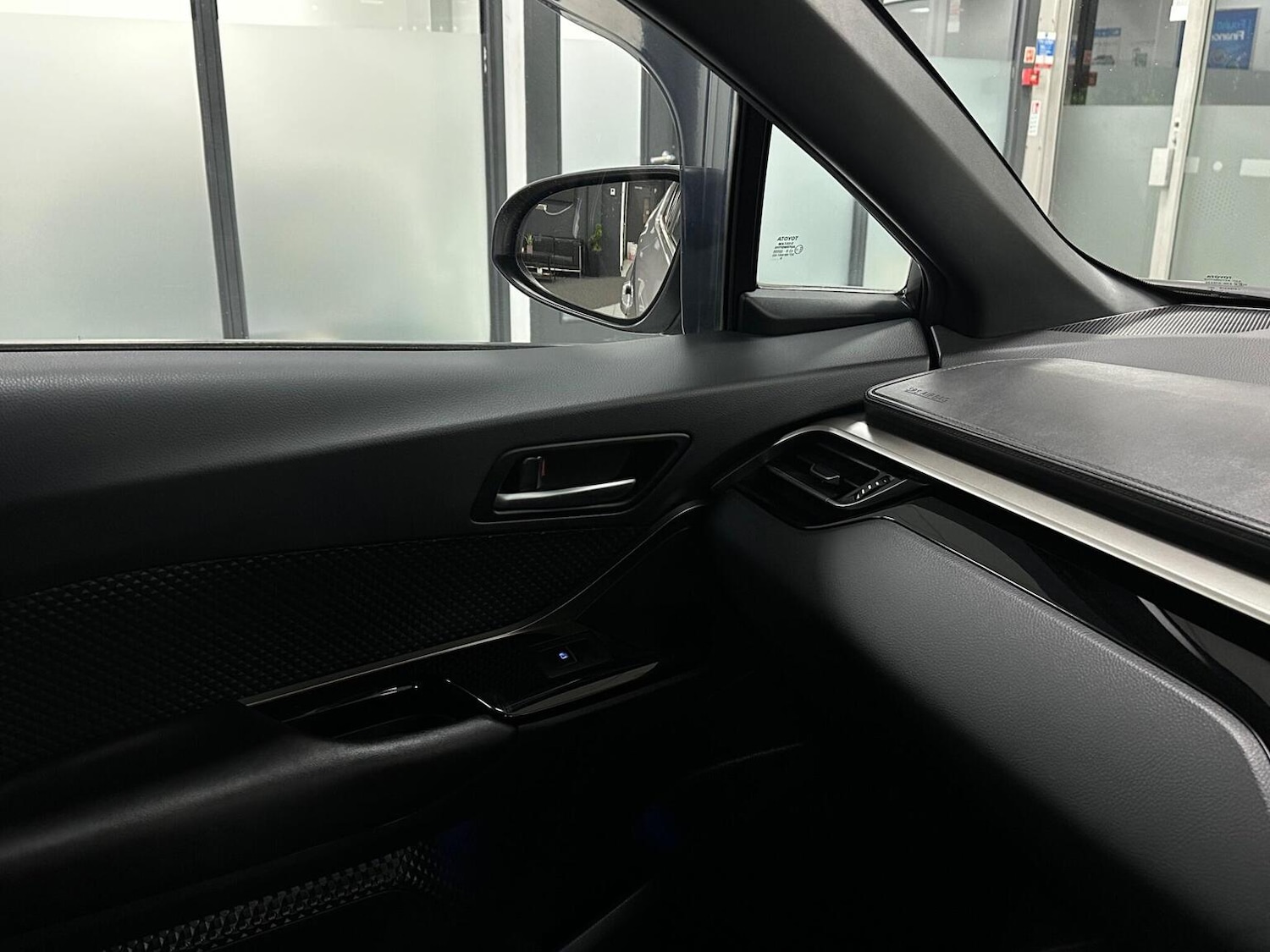 Used Toyota C-HR 2018 for sale - 77065645: Photo 30