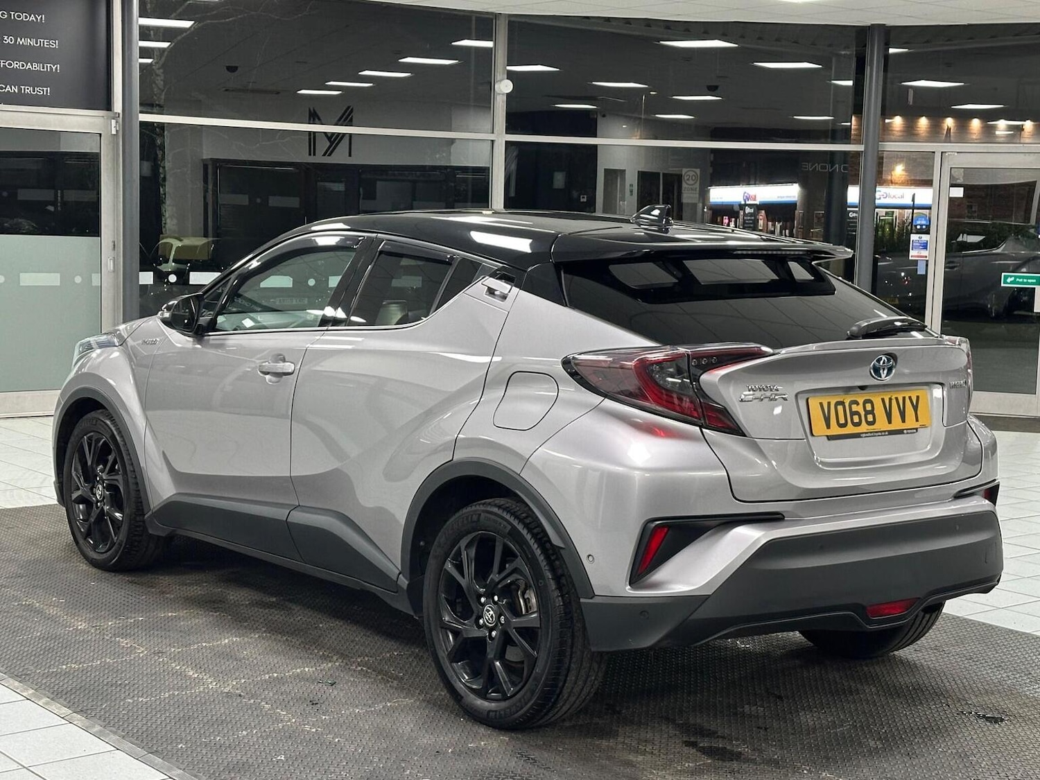 Used Toyota C-HR 2018 for sale - 77065645: Photo 8
