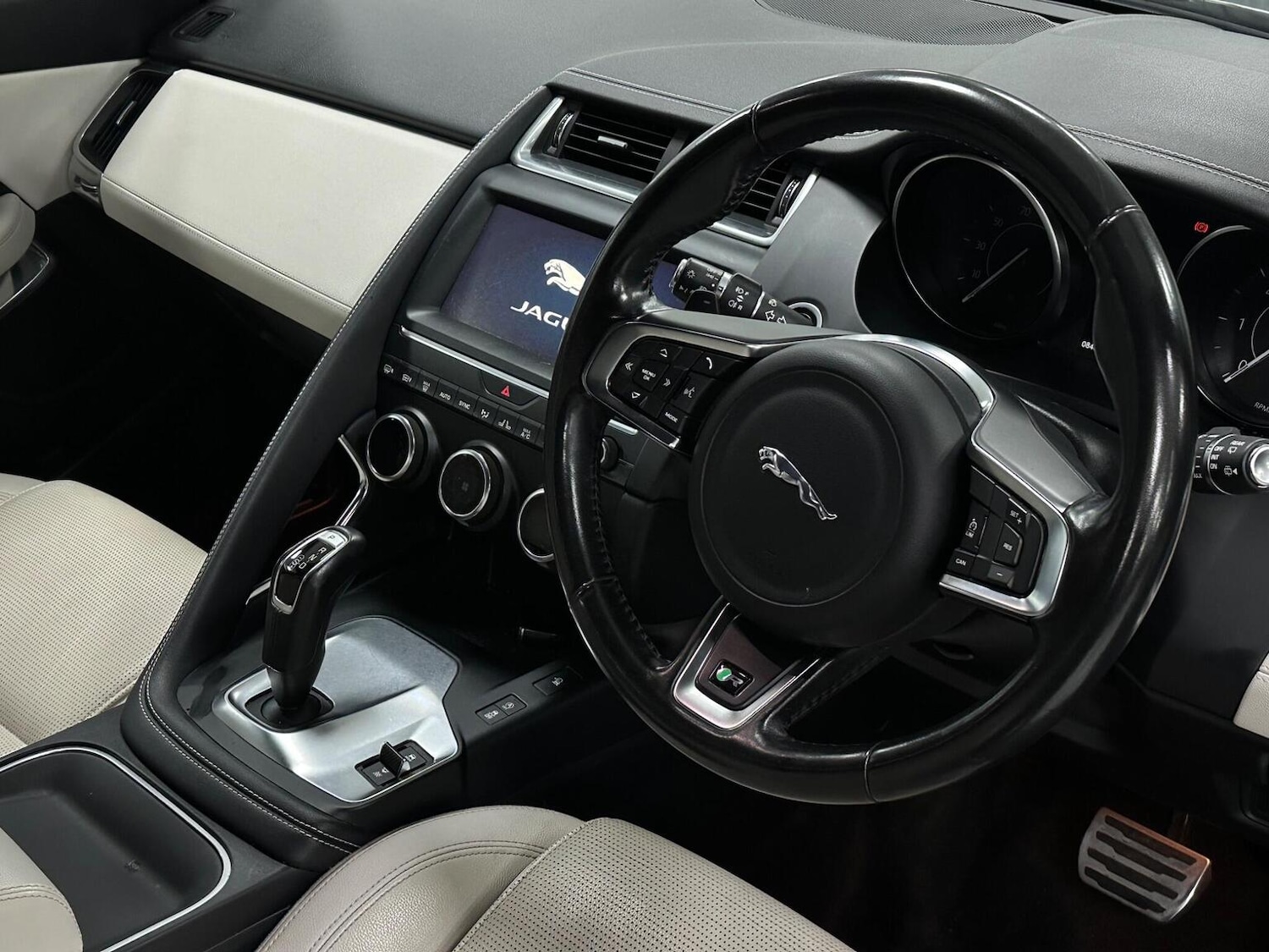 Used Jaguar E-Pace 2018 for sale - 76712441: Photo 15