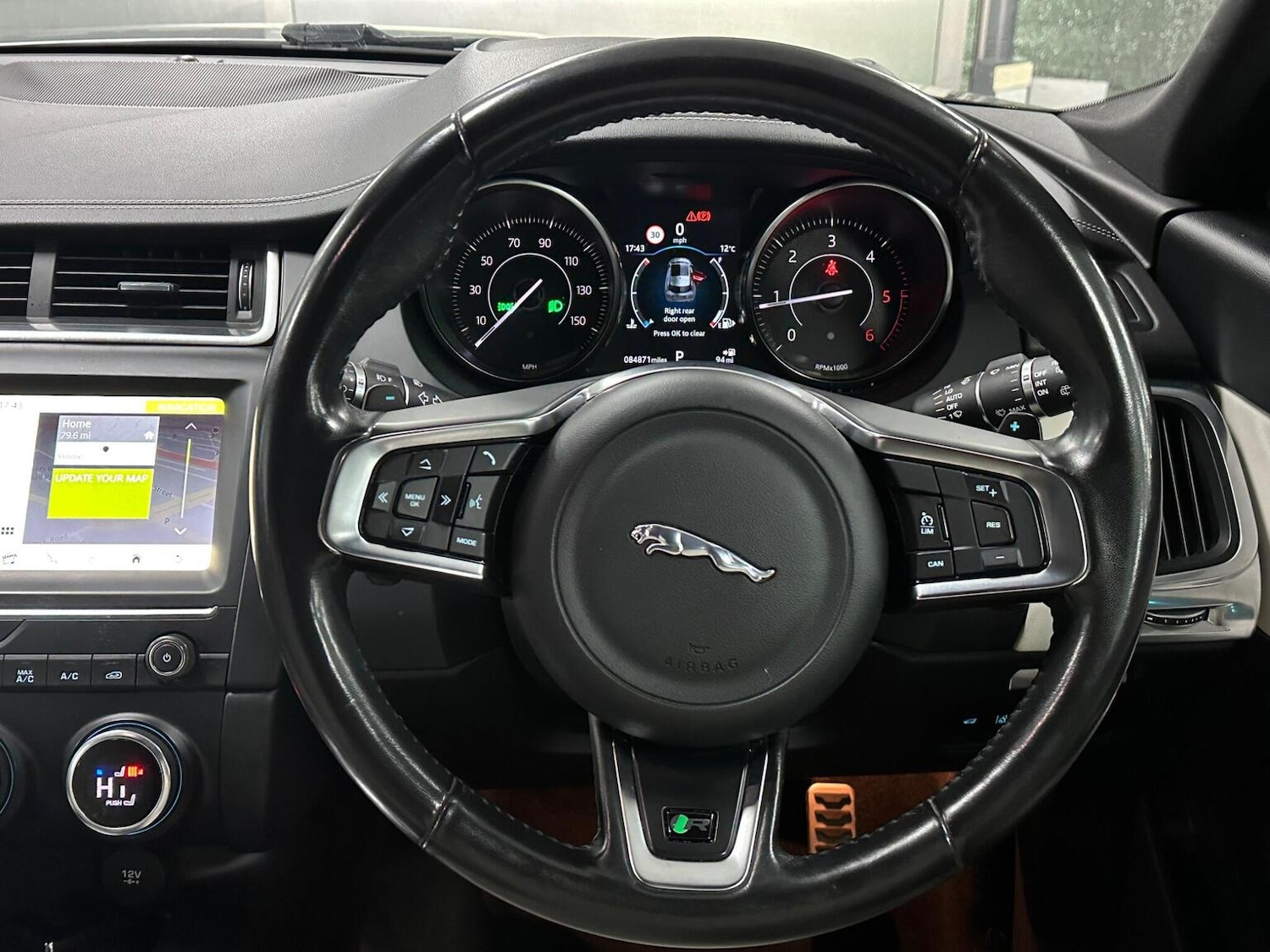 Used Jaguar E-Pace 2018 for sale - 76712441: Photo 18