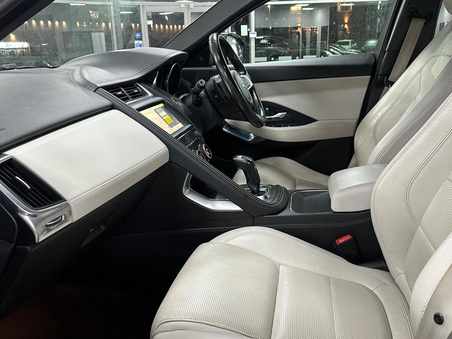 Used Jaguar E-Pace 2018 for sale - 76712441: Photo 38