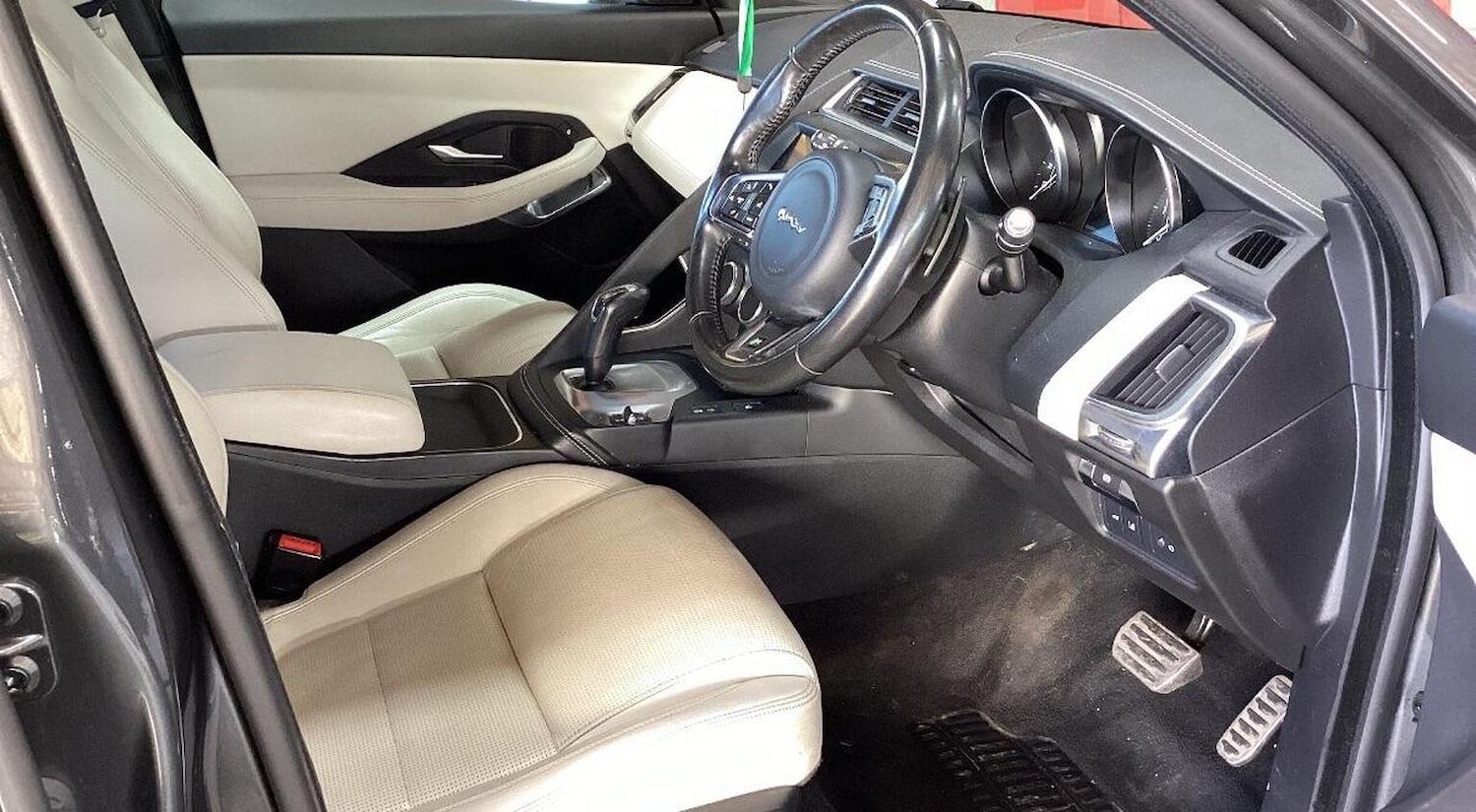 Used Jaguar E-Pace 2018 for sale - 76712441: Photo 5