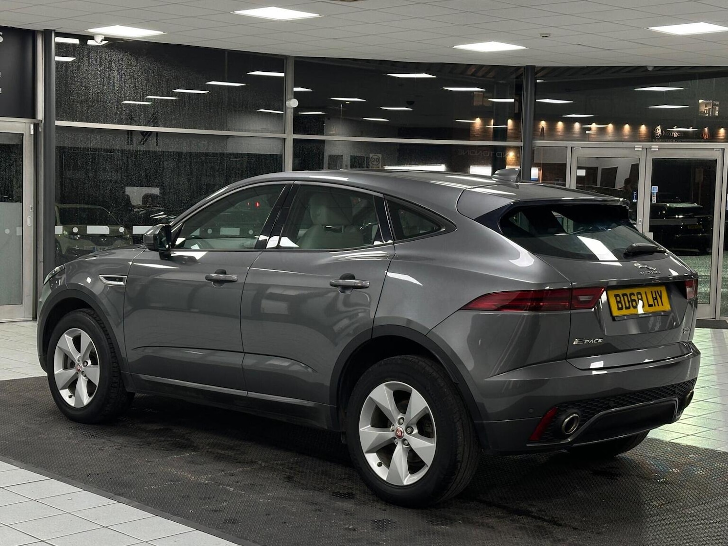 Used Jaguar E-Pace 2018 for sale - 76712441: Photo 9