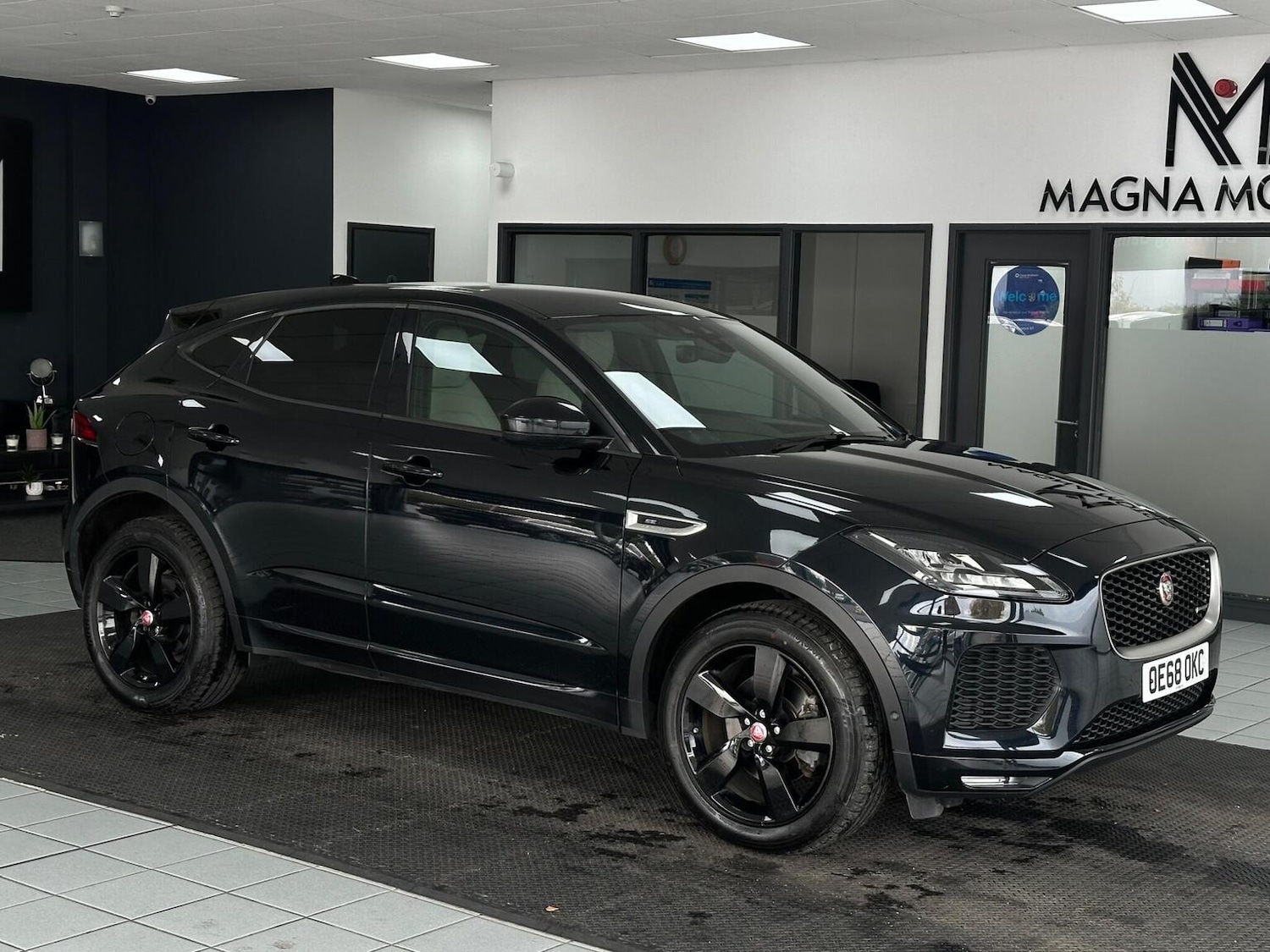 Used Jaguar E-Pace 2018 for sale - 77179710: Photo 2