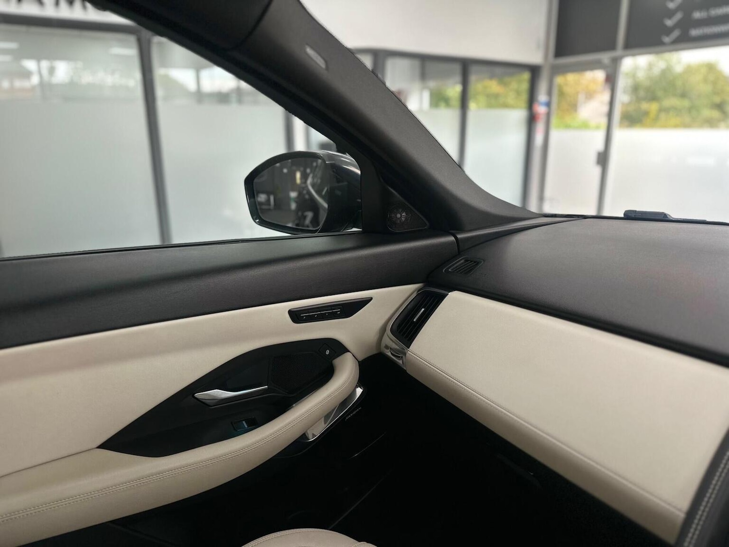 Used Jaguar E-Pace 2018 for sale - 77179710: Photo 32