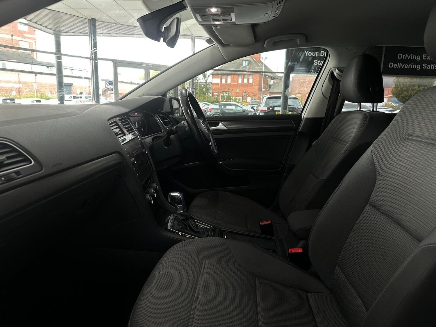 Used Volkswagen Golf 2019 for sale - 76656282: Photo 32