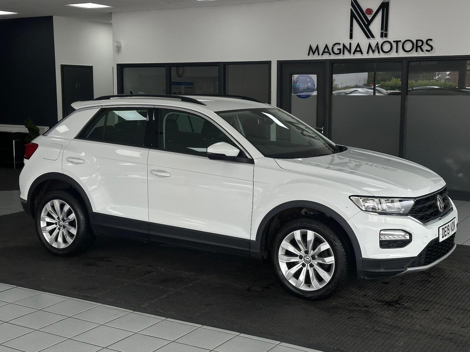Used Volkswagen T-Roc 2019 for sale - 76656263: Photo 2