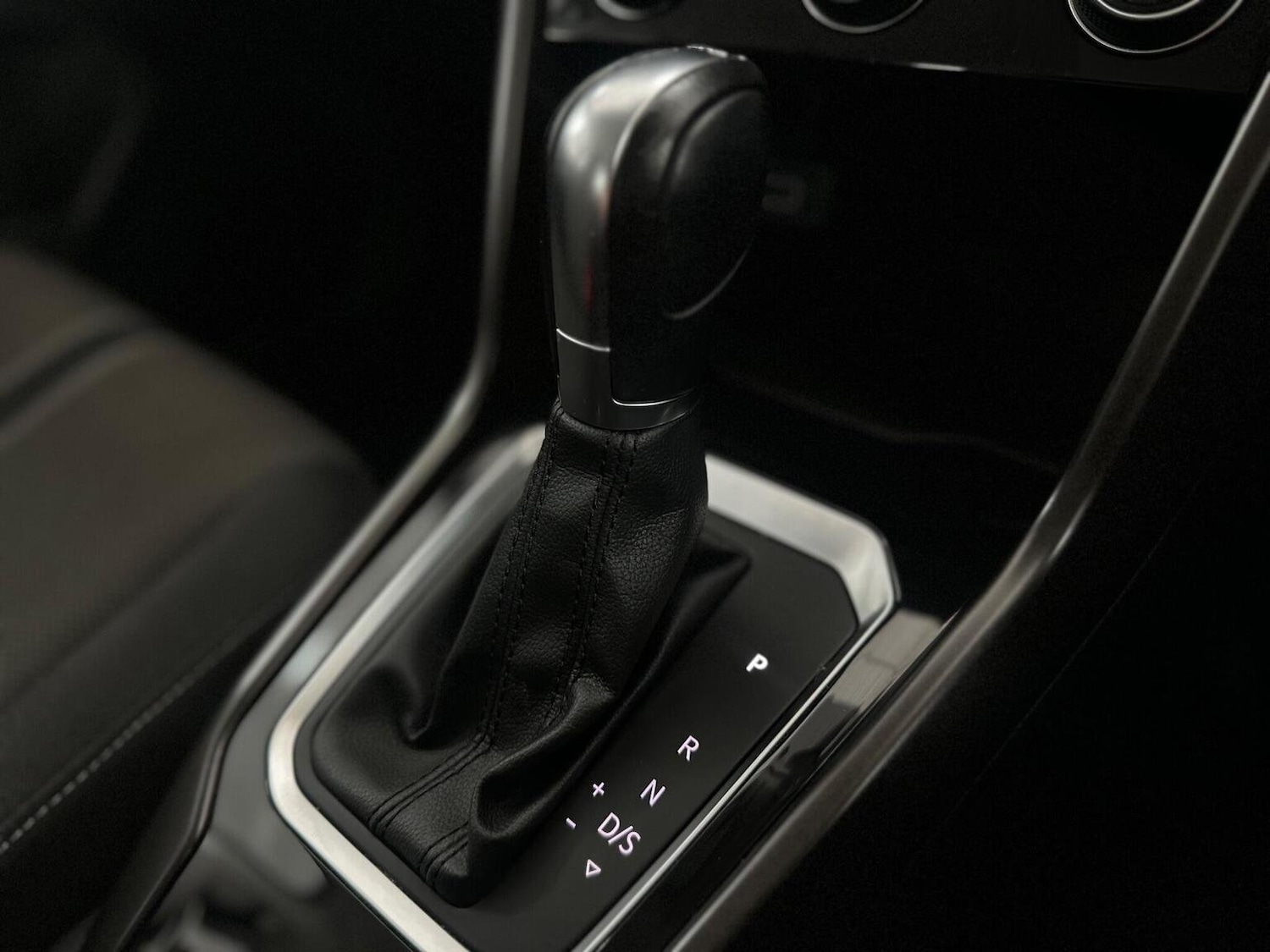 Used Volkswagen T-Roc 2019 for sale - 76656263: Photo 24