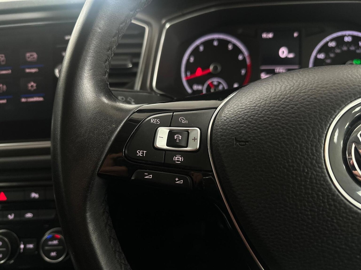 Used Volkswagen T-Roc 2019 for sale - 76656263: Photo 25