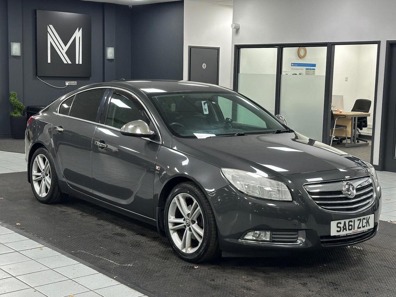 Used Vauxhall Insignia 2011 for sale - 76734796: Photo 1