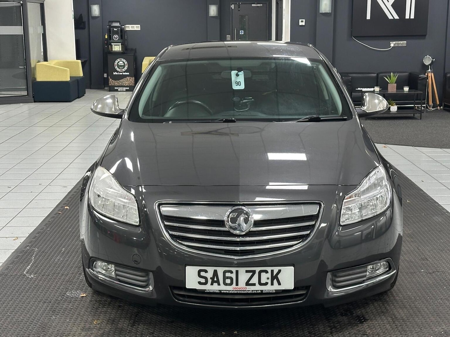 Used Vauxhall Insignia 2011 for sale - 76734796: Photo 2