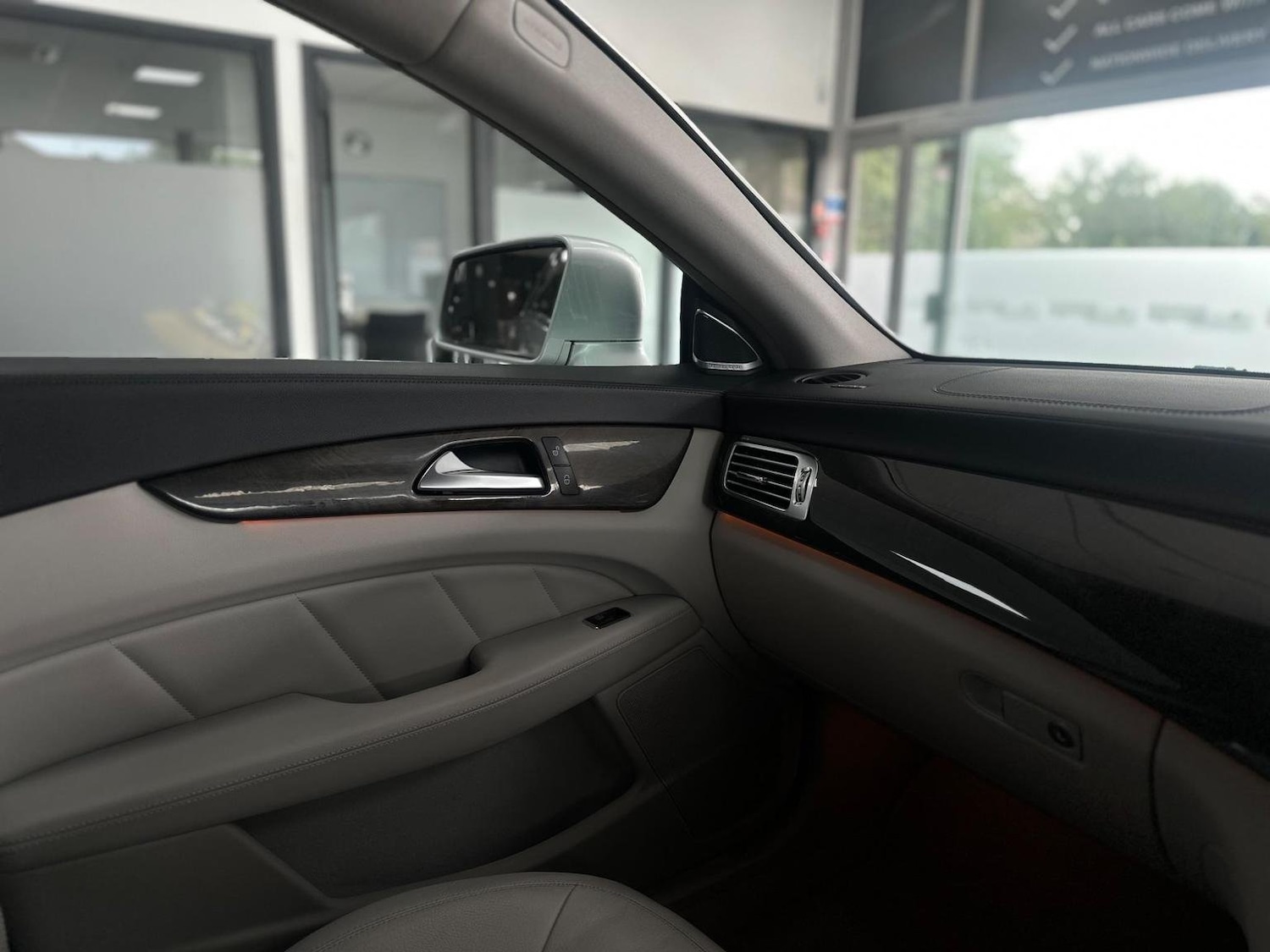 Used Mercedes-Benz CLS 2011 for sale - 76656252: Photo 31