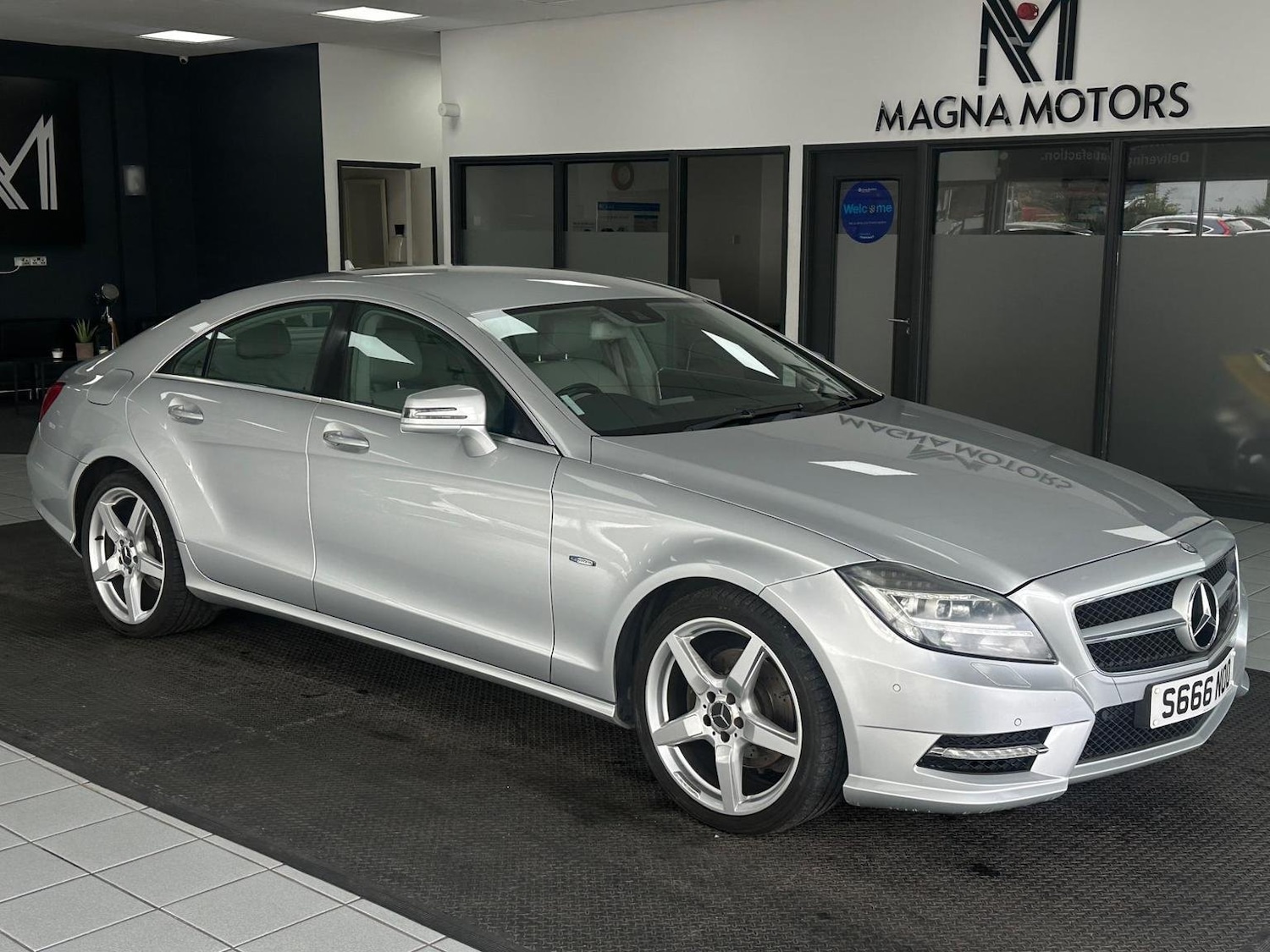 Used Mercedes-Benz CLS 2011 for sale - 76931419: Photo 1