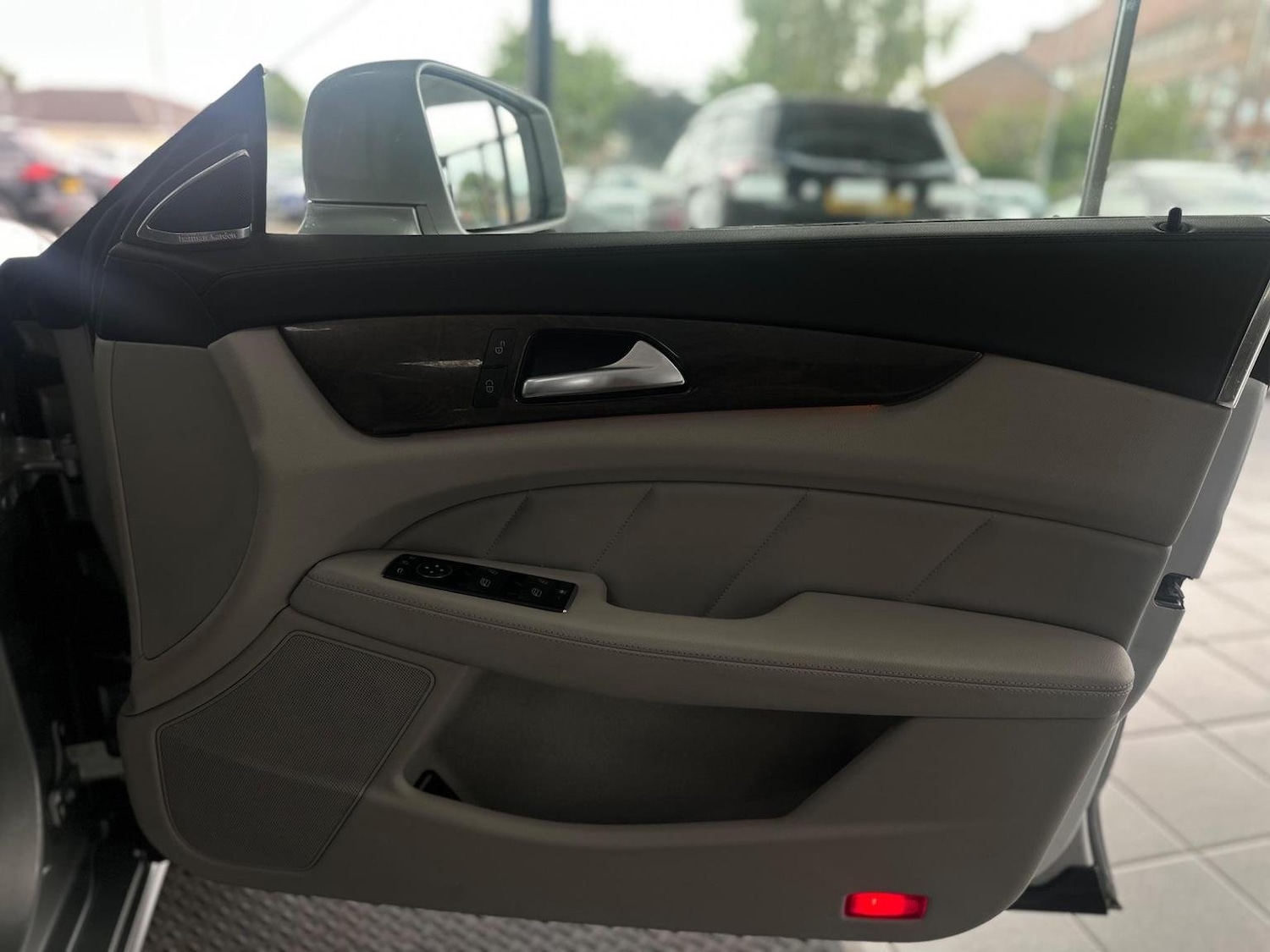 Used Mercedes-Benz CLS 2011 for sale - 76931419: Photo 21